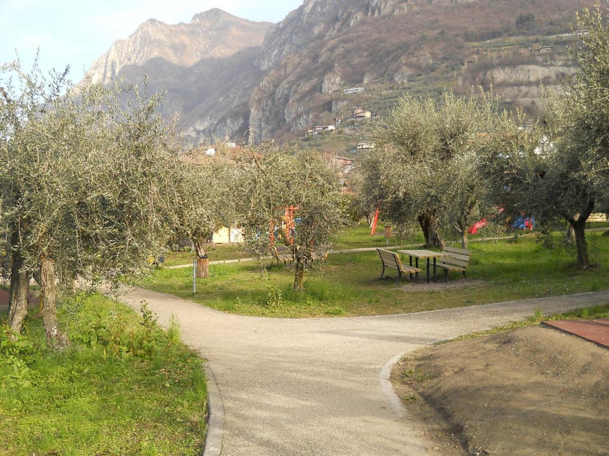 Appartamento Al Ponte Marone Exterior photo