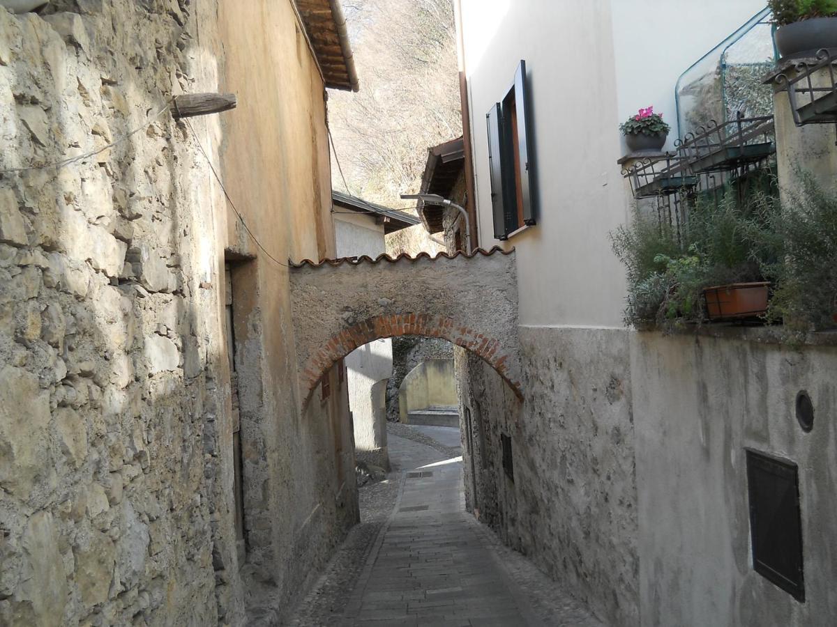 Appartamento Al Ponte Marone Exterior photo